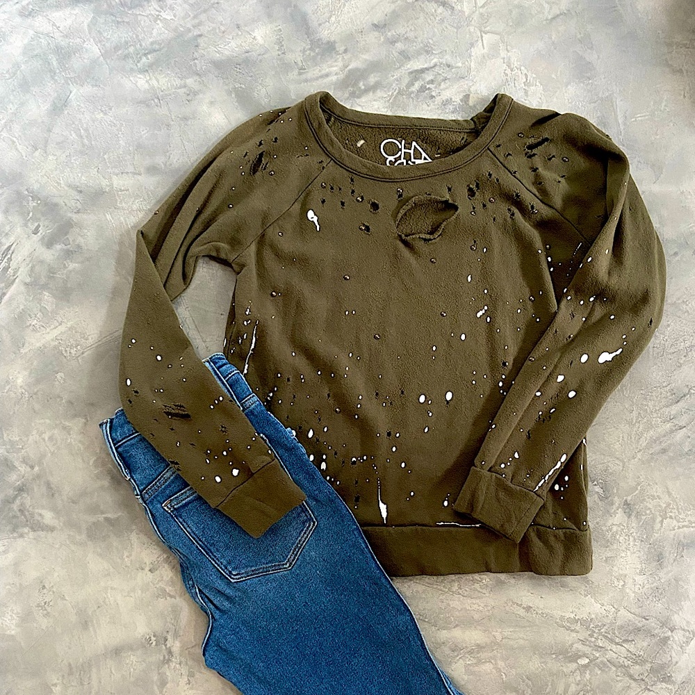 SOLD 💚CHASER Distressed Army Green Top!